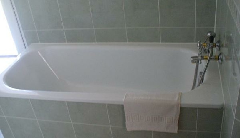 HOTEL MORAVA** Uherské Hradiště - třílůžkový pokoj s vanou, Apartmán, dvoulůžkový pokoj s vanou